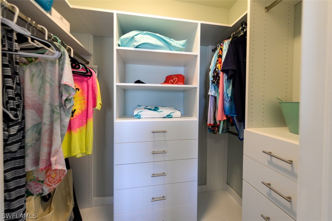 4361 Bay Beach LN 422