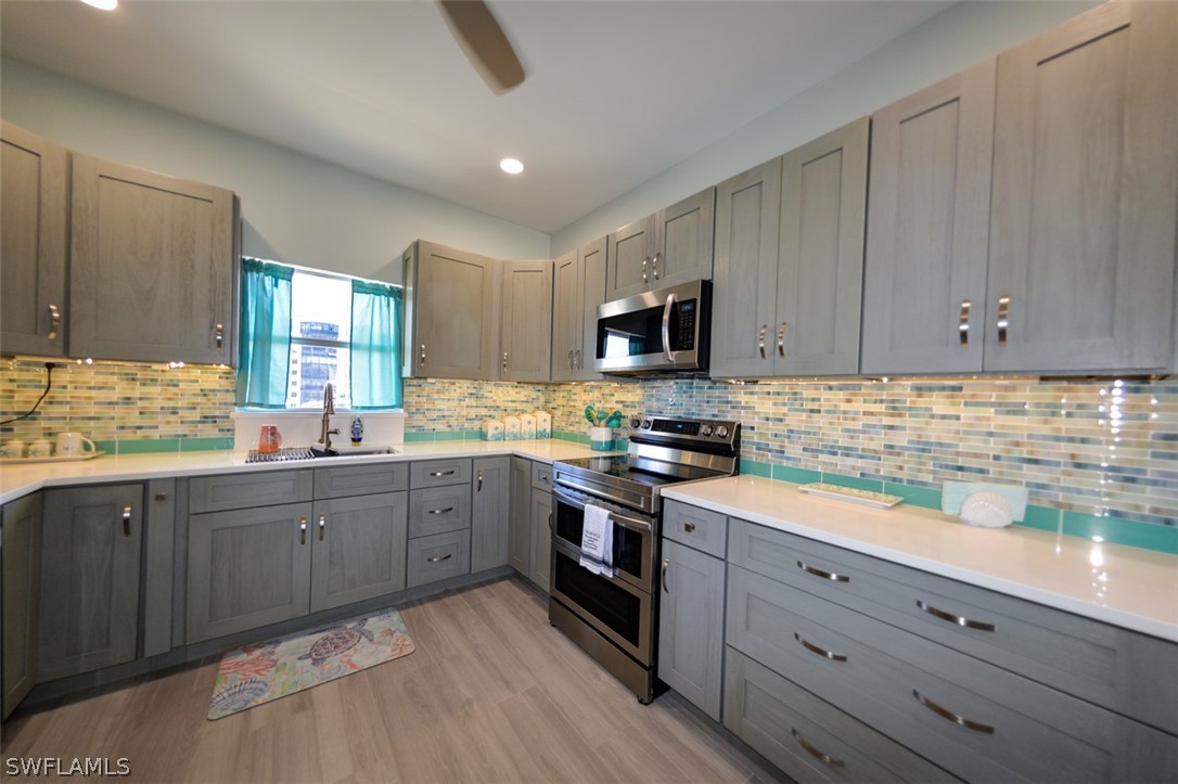 4361 Bay Beach LN 422