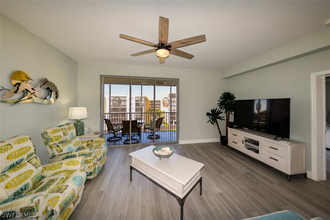 4361 Bay Beach LN 422