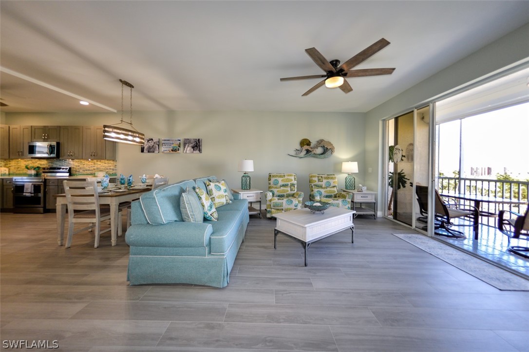 4361 Bay Beach LN 422