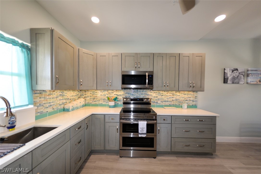 4361 Bay Beach LN 422