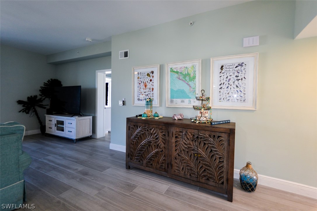 4361 Bay Beach LN 422