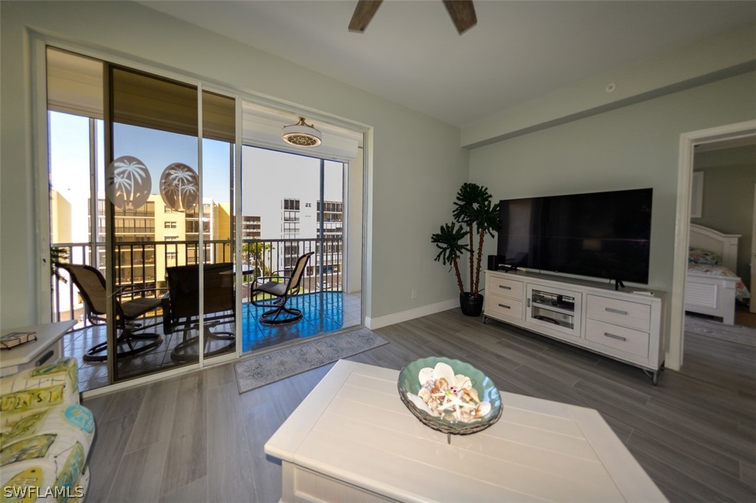 4361 Bay Beach LN 422