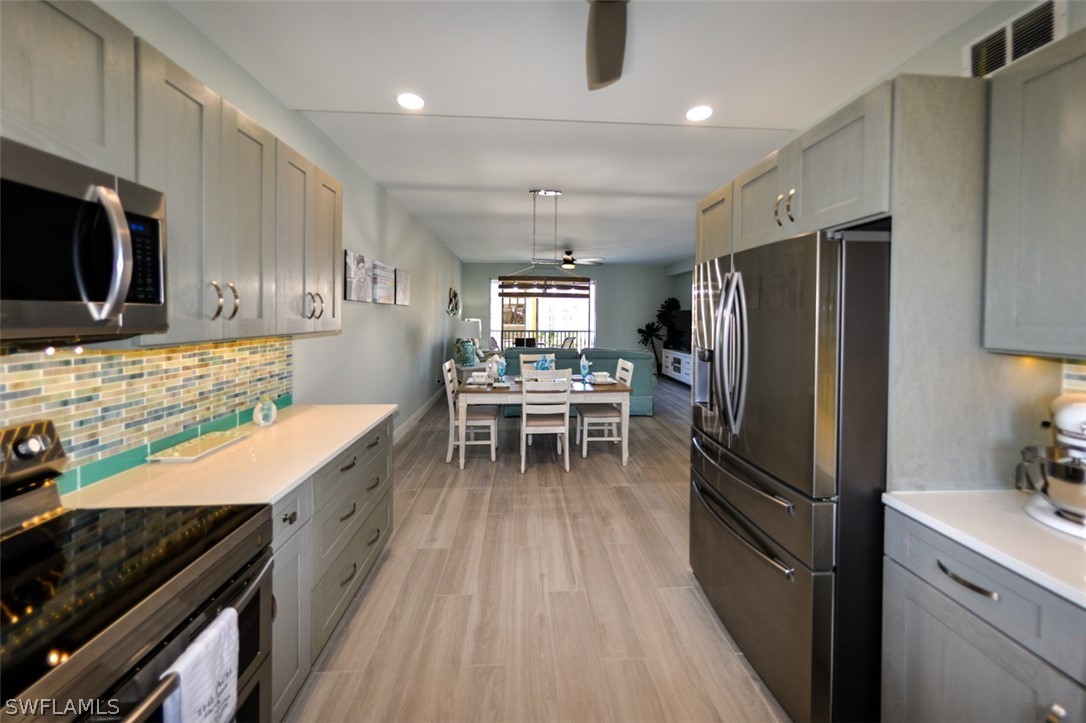 4361 Bay Beach LN 422