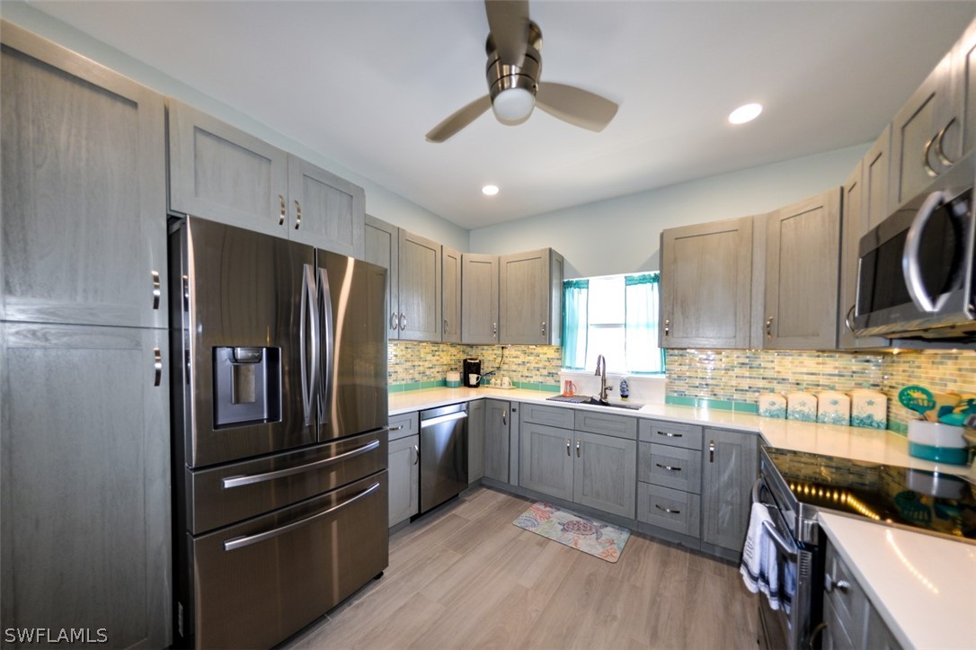 4361 Bay Beach LN 422