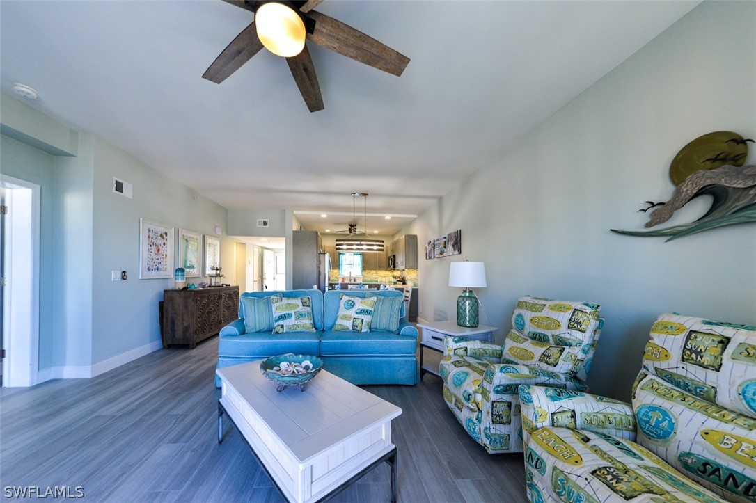 4361 Bay Beach LN 422