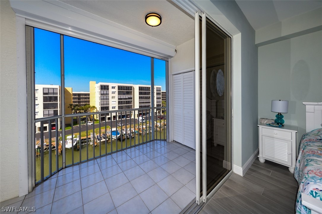 4361 Bay Beach LN 422