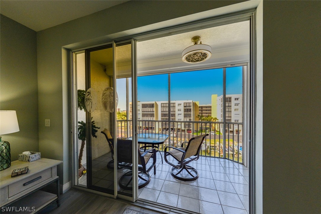 4361 Bay Beach LN 422