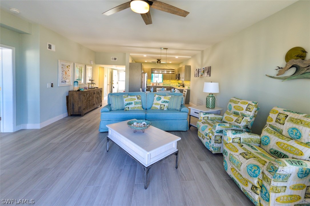 4361 Bay Beach LN 422