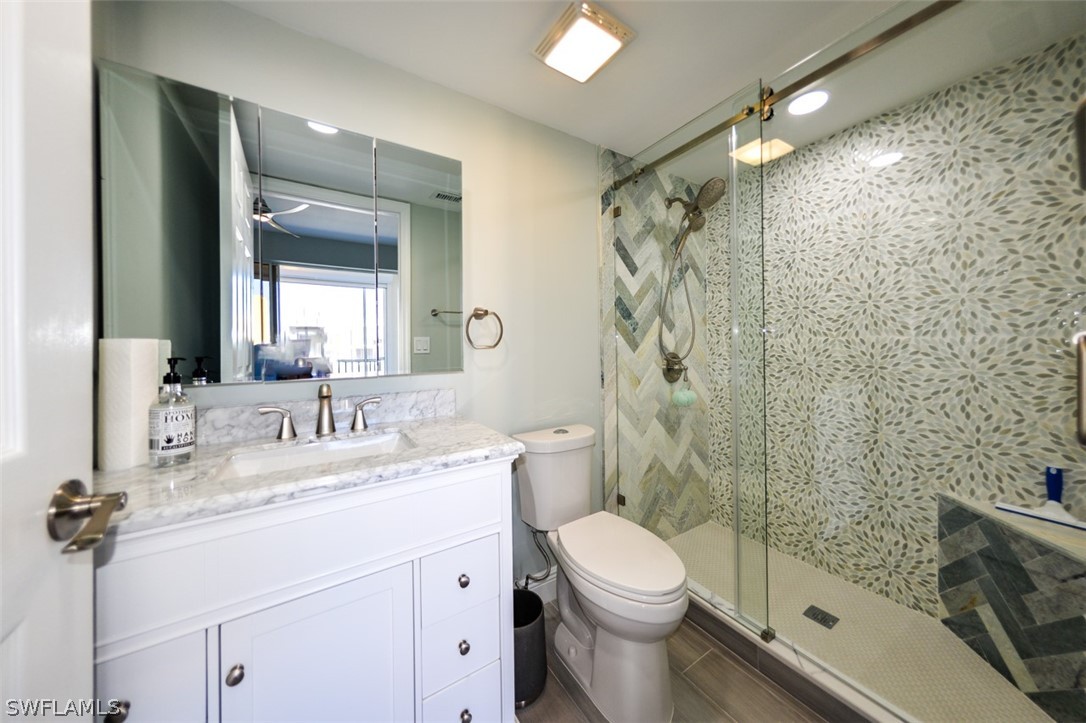 4361 Bay Beach LN 422