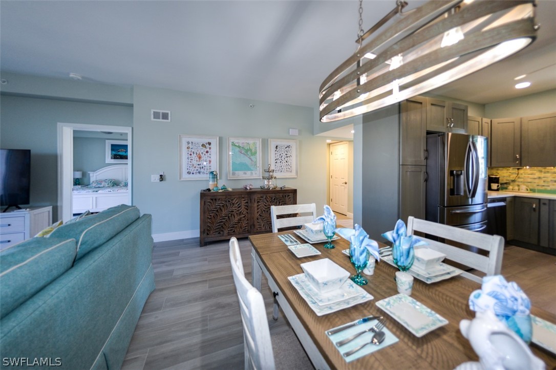 4361 Bay Beach LN 422