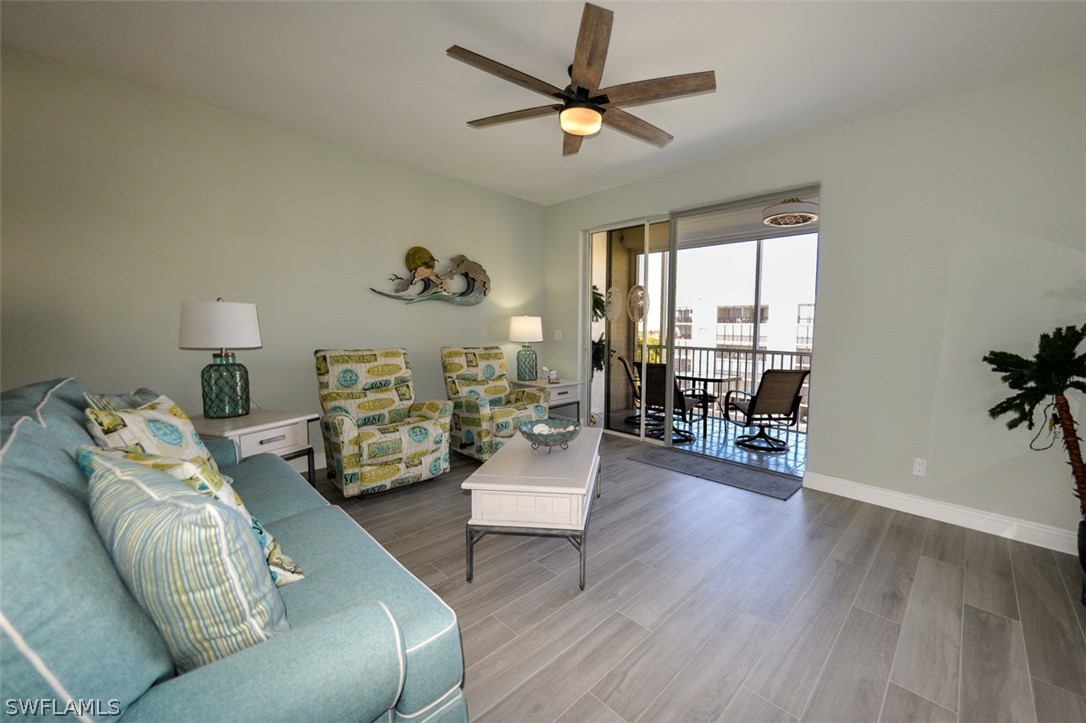 4361 Bay Beach LN 422