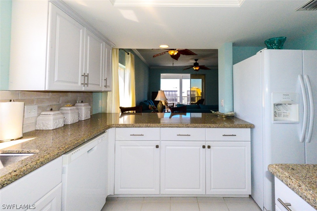 4361 Bay Beach LN 521