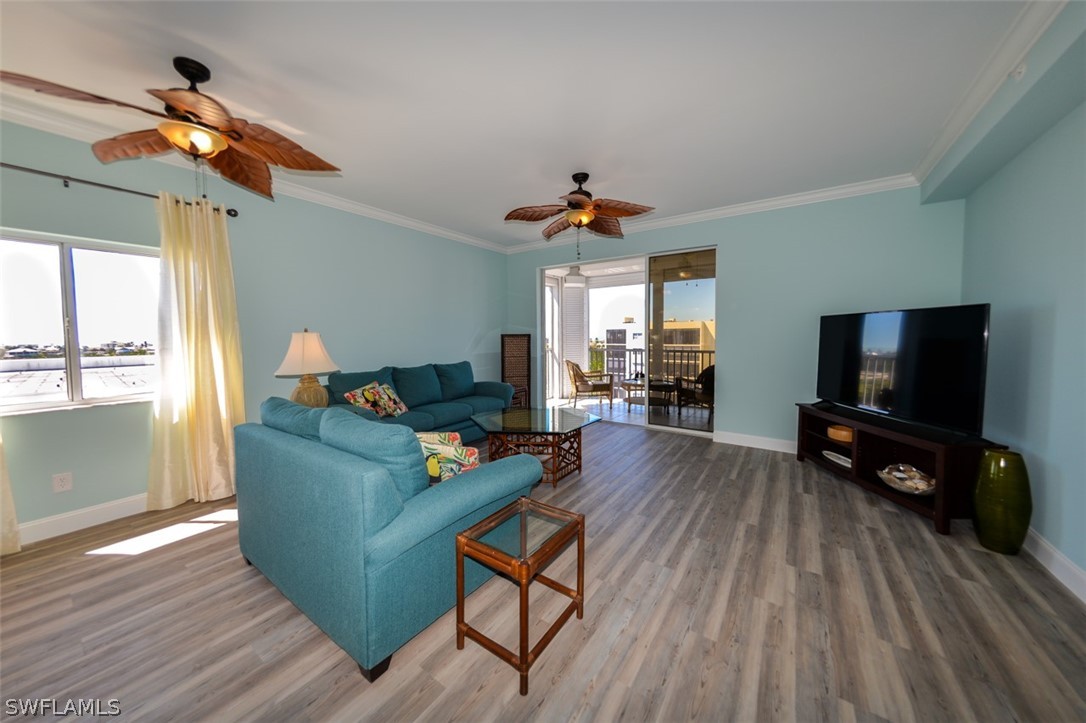 4361 Bay Beach LN 521