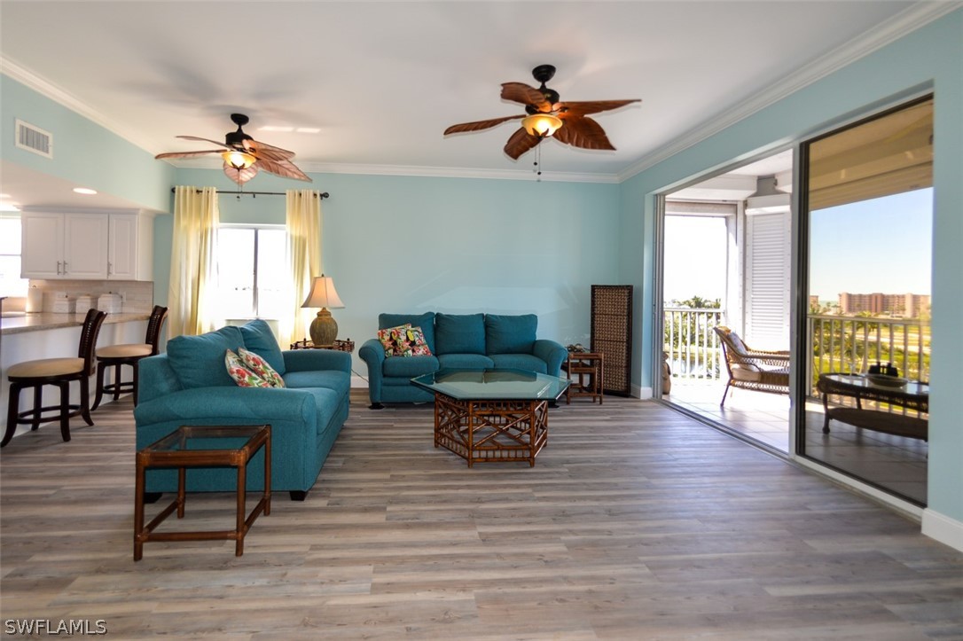 4361 Bay Beach LN 521