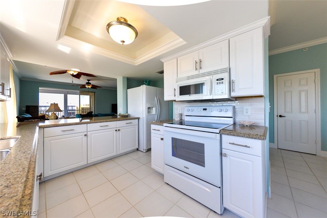 4361 Bay Beach LN 521