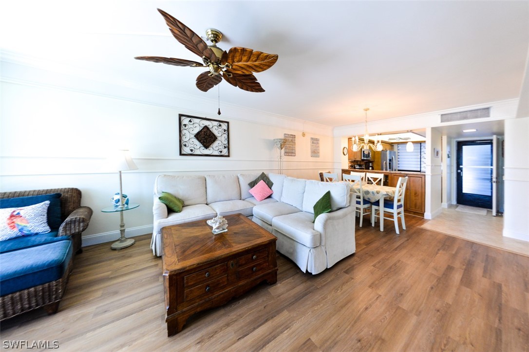 4253 Bay Beach LN 2G