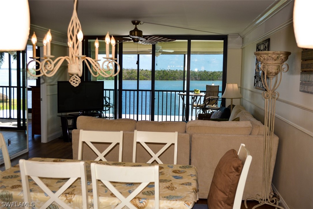 4253 Bay Beach LN 2G