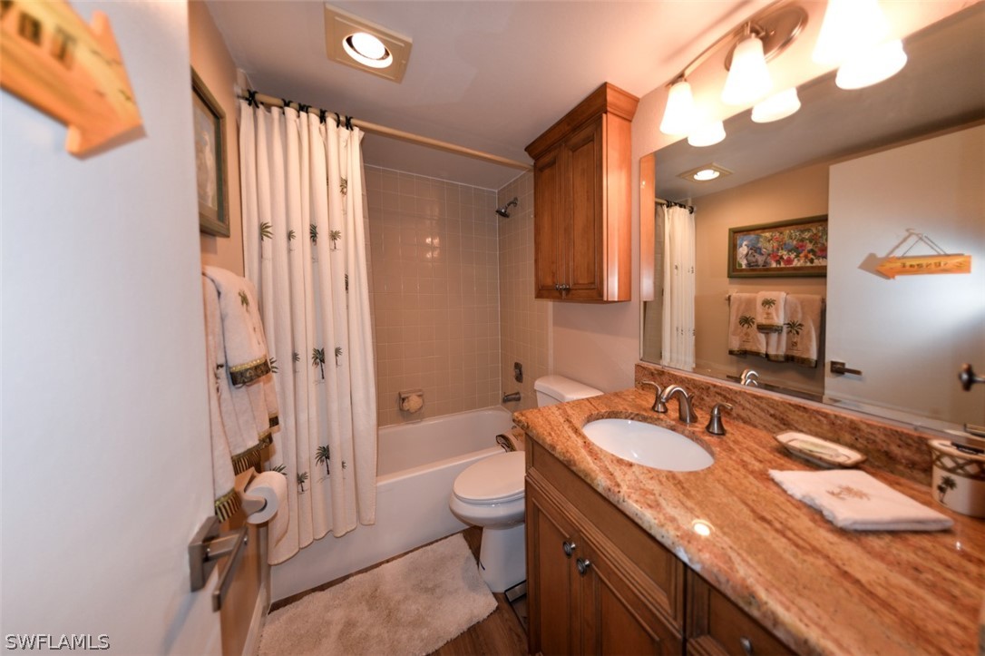 4253 Bay Beach LN 2G