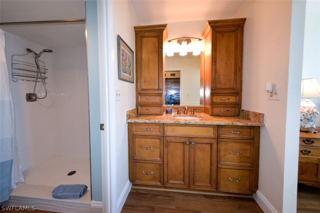 4253 Bay Beach LN 2G