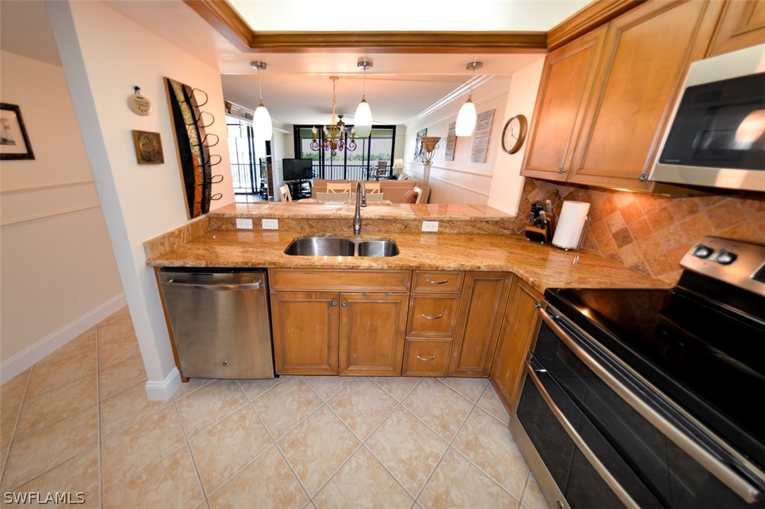 4253 Bay Beach LN 2G