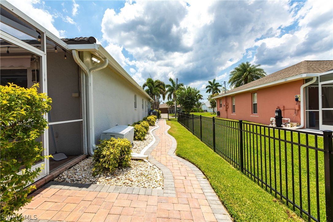 5333 SW 24th PL