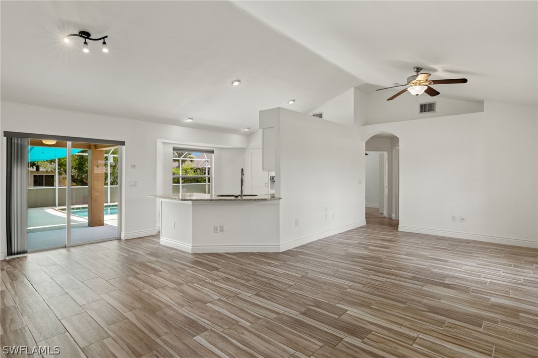 615 Nicholas PKWY W