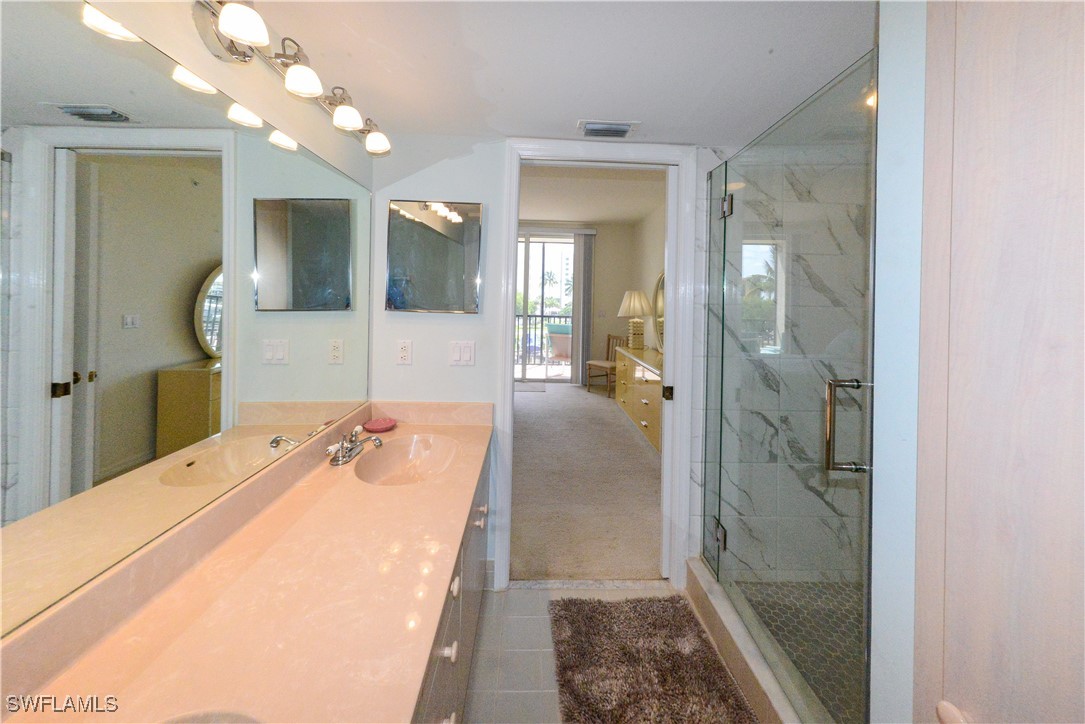 4431 Bay Beach LN 522