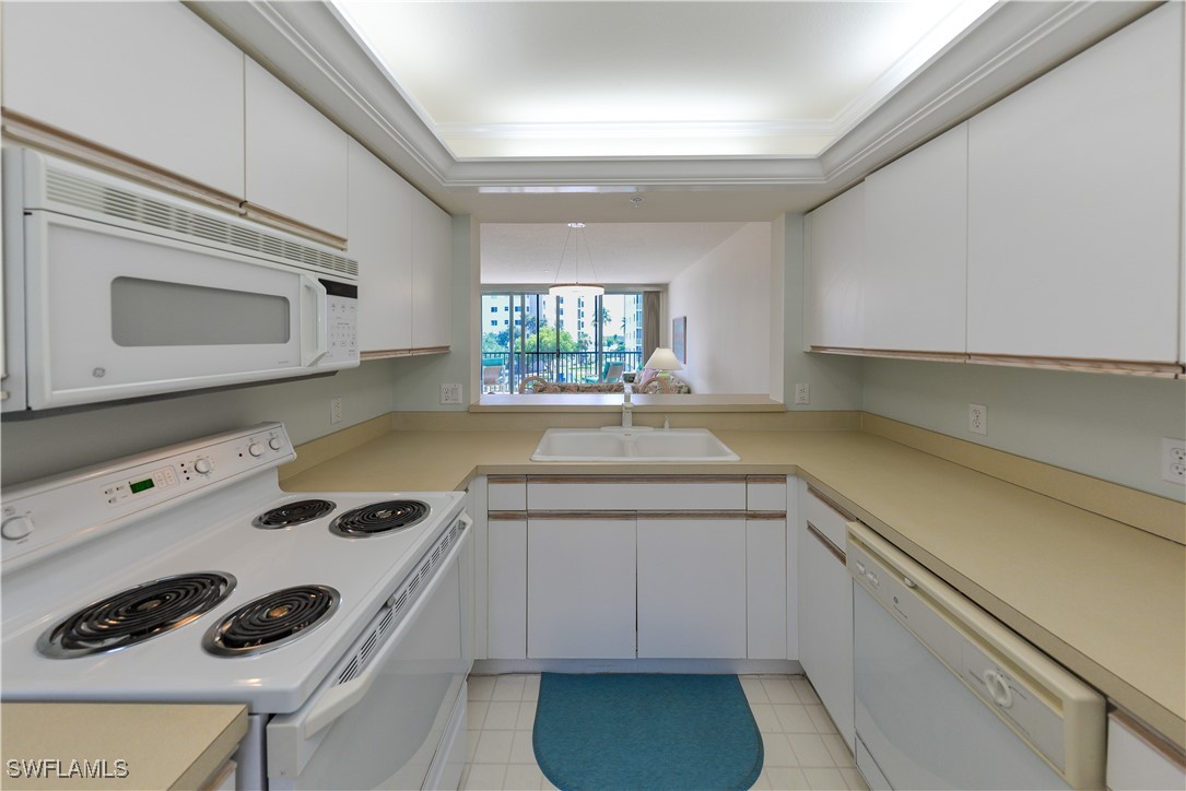 4431 Bay Beach LN 522