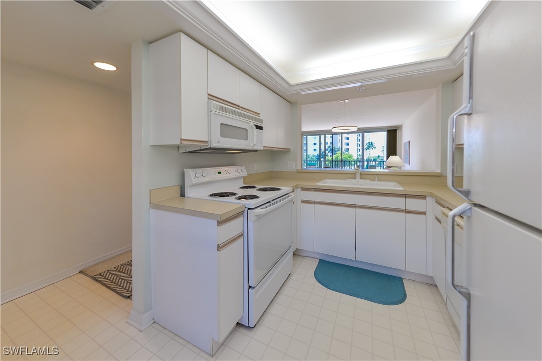 4431 Bay Beach LN 522