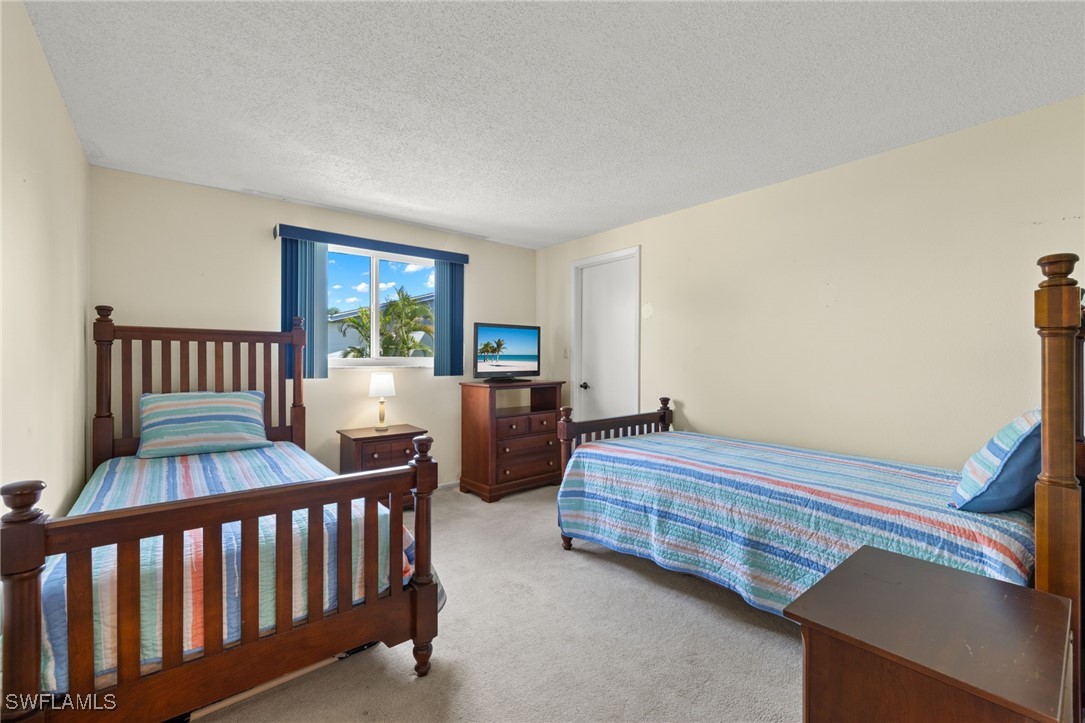 400 Adams CT NW
