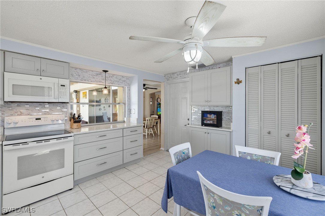 400 Adams CT NW