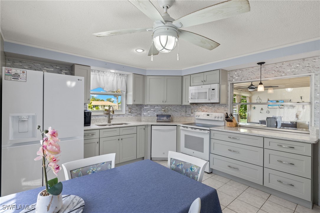 400 Adams CT NW