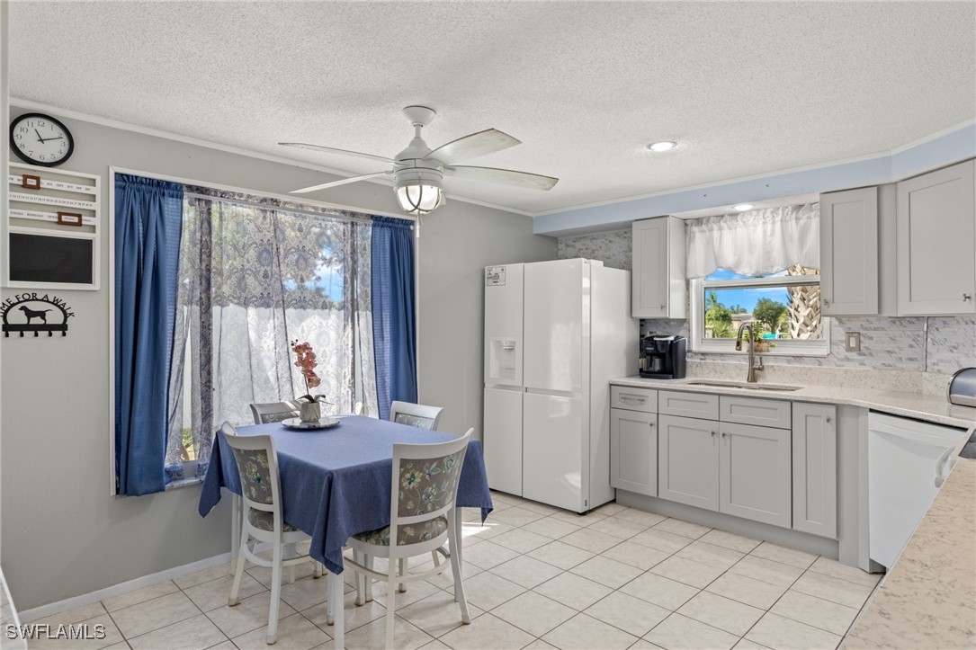 400 Adams CT NW