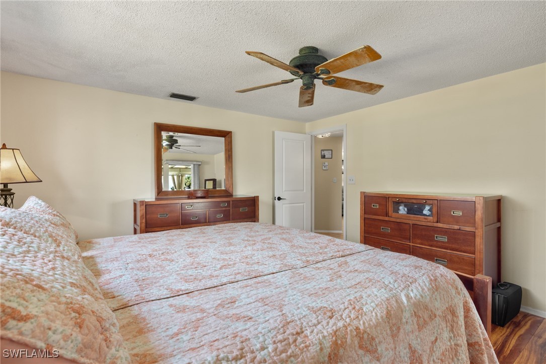 400 Adams CT NW