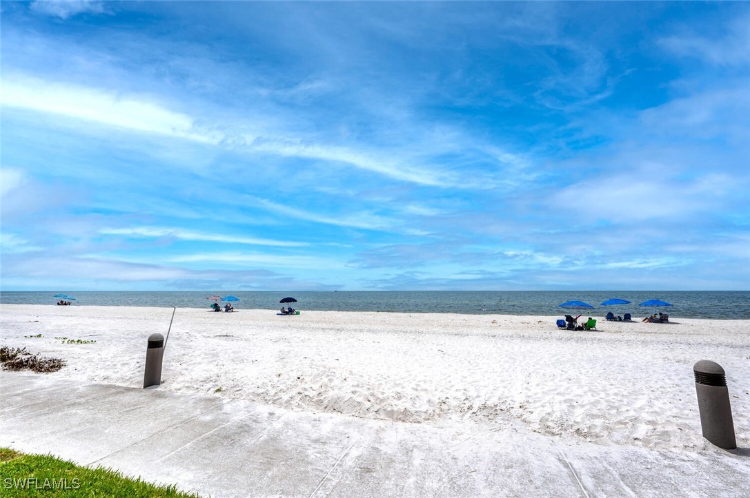 788 Park Shore DR B27