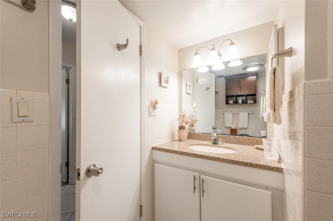 788 Park Shore DR B27