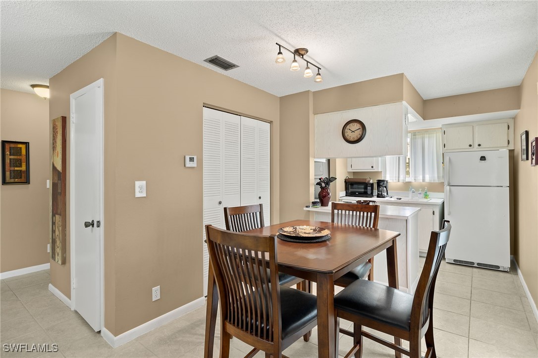 3266 Maple Leaf CIR 1