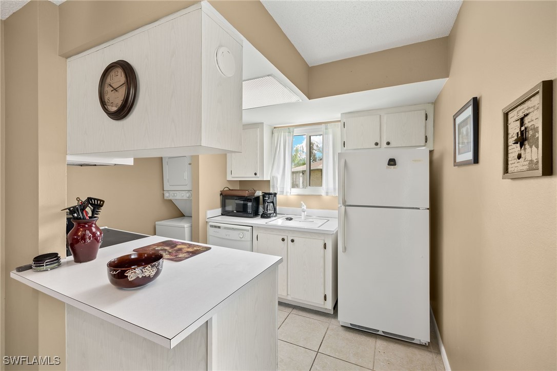 3266 Maple Leaf CIR 1