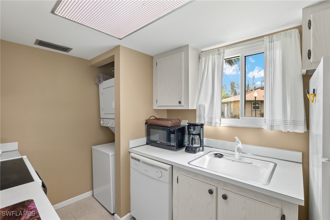 3266 Maple Leaf CIR 1