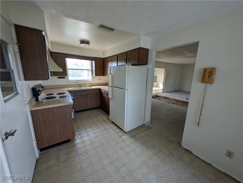 1523 Medford PL