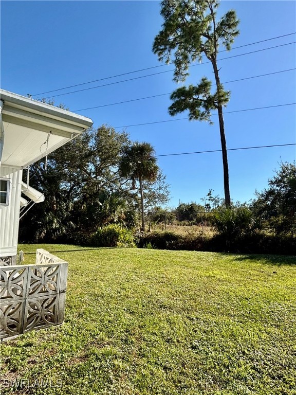 822 Hollyberry CT