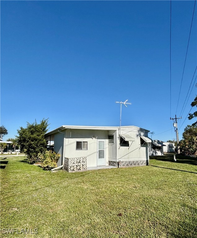 822 Hollyberry CT