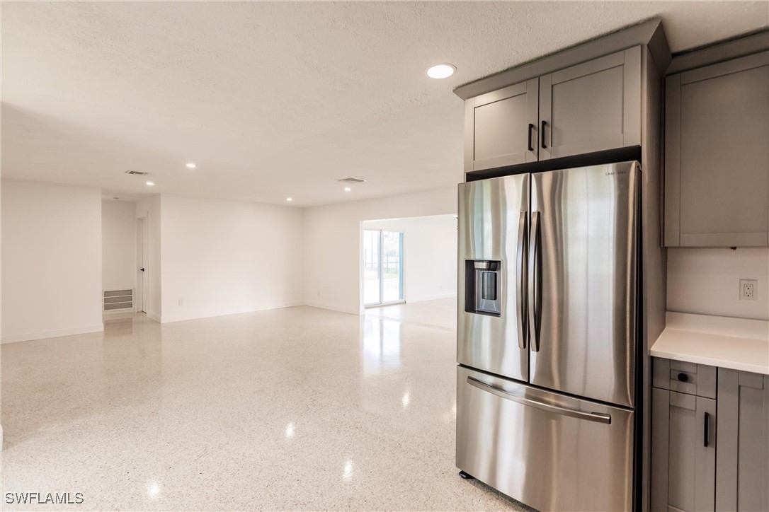 4911 Santa Monica CT