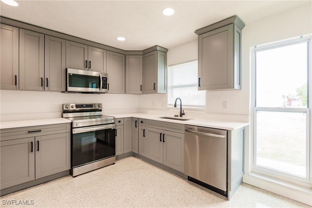 4911 Santa Monica CT