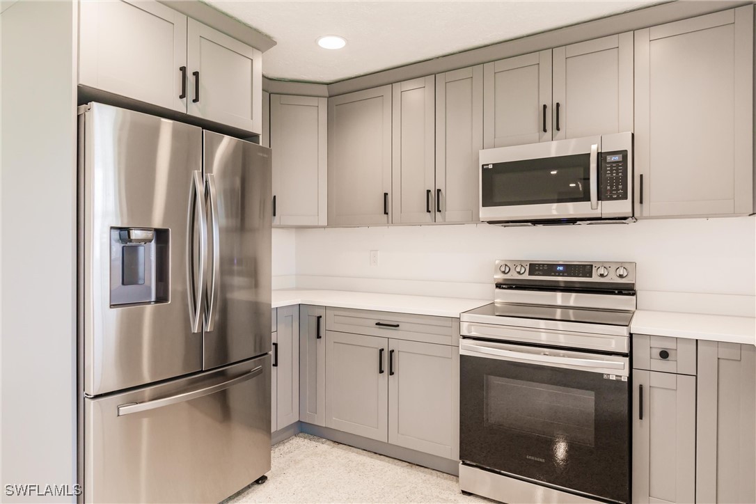 4911 Santa Monica CT