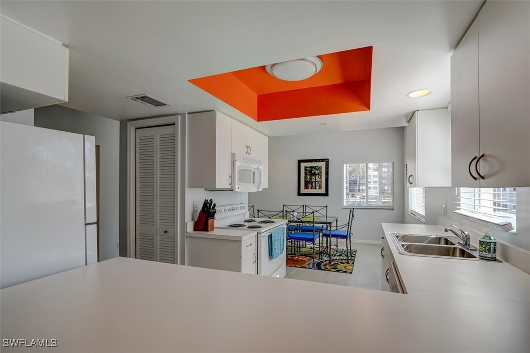 4361 Bay Beach LN 121