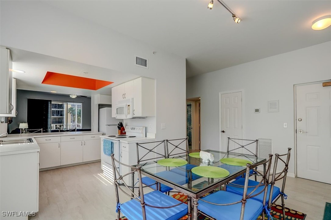 4361 Bay Beach LN 121