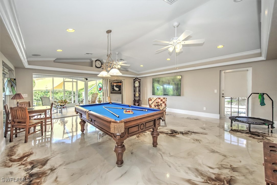 2215 Club House RD