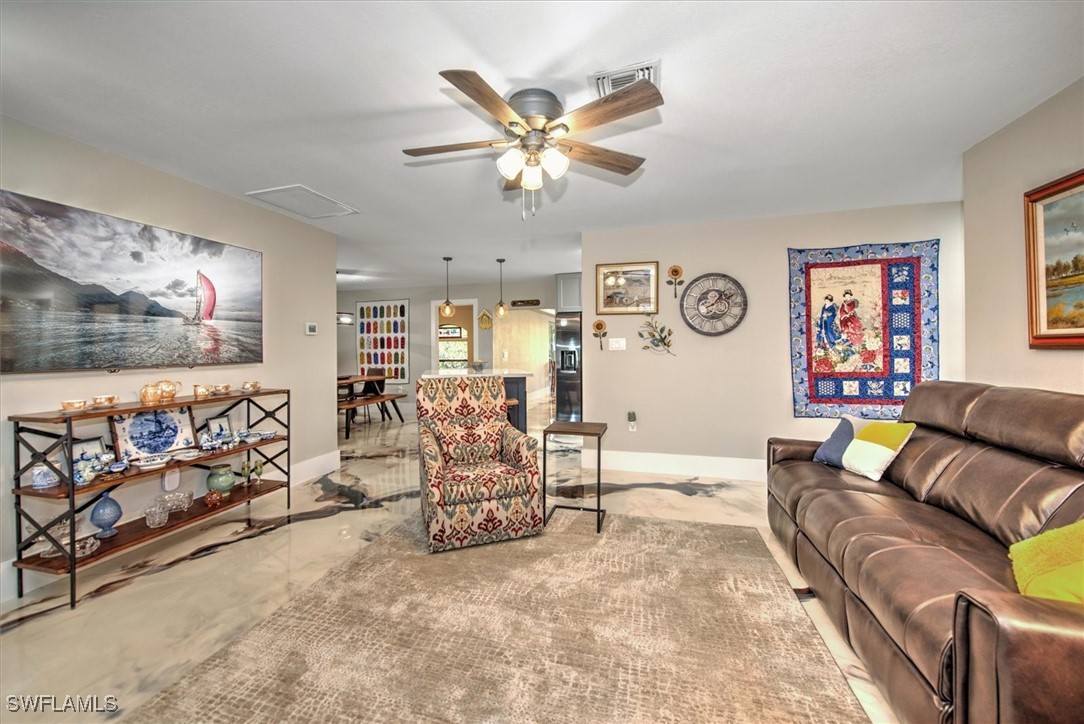 2215 Club House RD